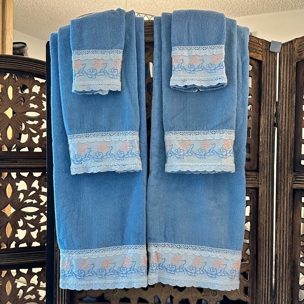 Vintage Set (6) Styles By Trousseau Star Embroidery Floral Lace Bath Towels.